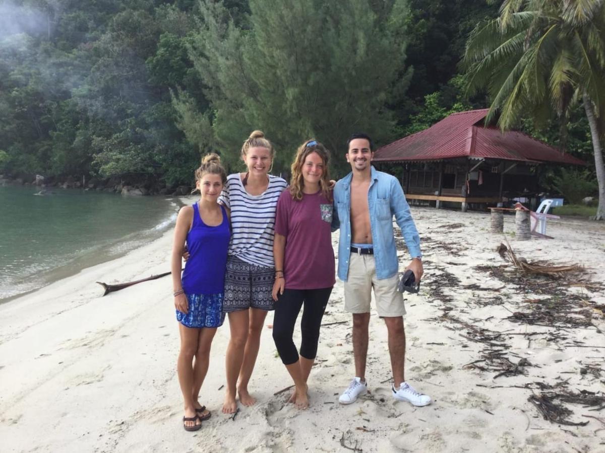Wild Pasir Panjang Hotel Pulau Tuba Bagian luar foto